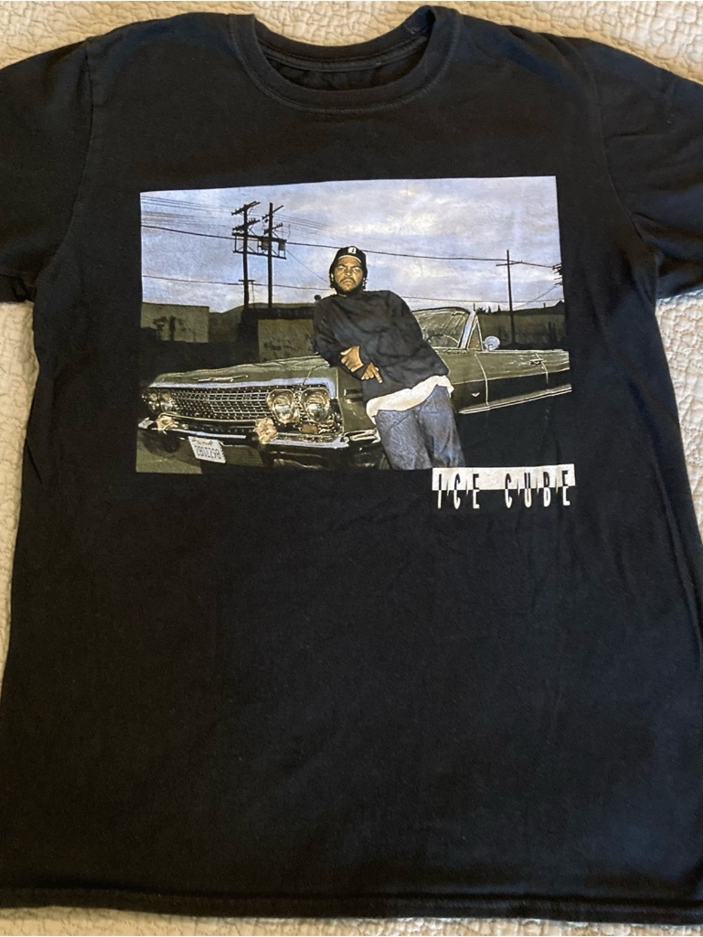 Rapper Ice Cube Graphic Men’s T-Shirt with Vintage Car Hip hop.